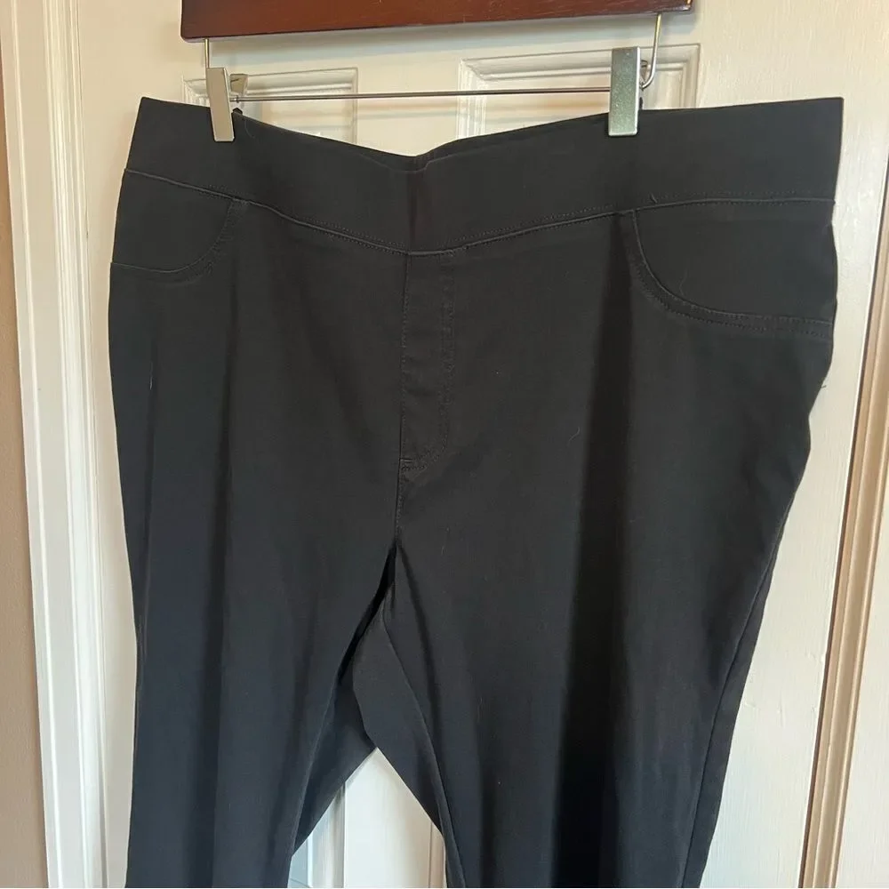 Faded Glory Black Capri Pants with High-Rise Waistband